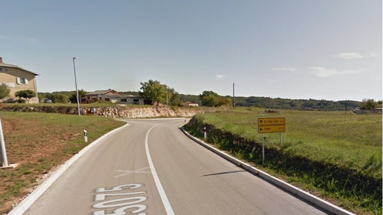 Nesreća u Istri: Sudar tri automobila u Tinjanu, jedna osoba ozlijeđena